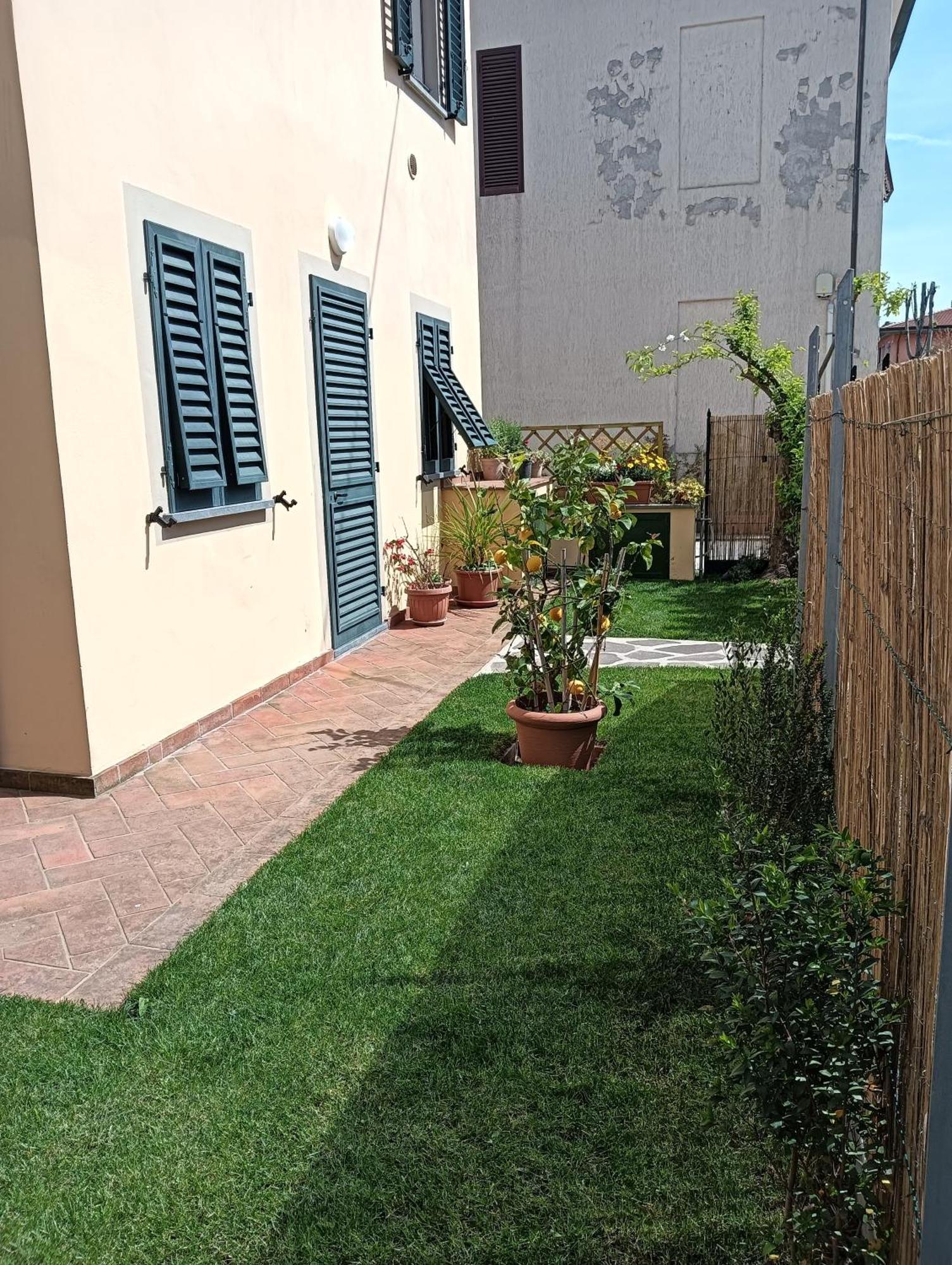 Casa Vacanze Rustico Di Corte Capannori Luaran gambar